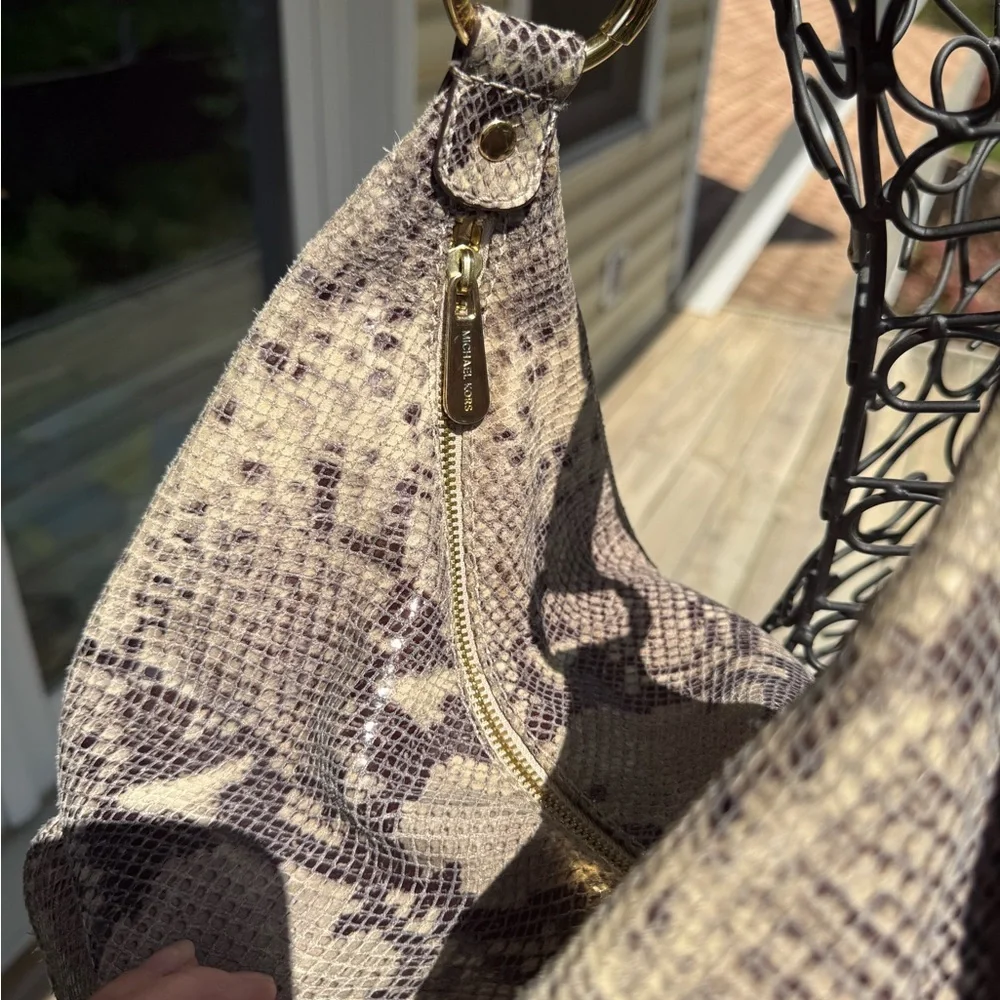 MICHAEL KORS Snakeskin Shoulder Bag with Gold MK Logo - Picture 5 of 8